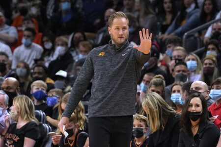 NBA reduces the isolation period from 10 days to 6 for players who test positive for COVID-19