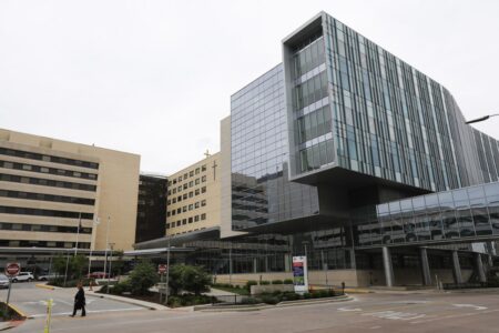 Chicago area hospitals delaying elective surgeries, days after plea from Pritzker