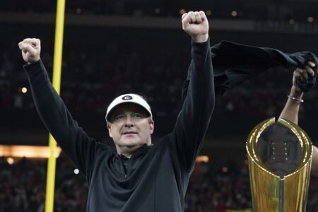 Georgia snaps a 41-year national championship drought, rallying for 20 4th-quarter points for a 33-18 win against Alabama