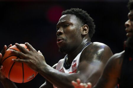 Kofi Cockburn’s 7th straight double-double — 23 points and a career-high-tying 18 rebounds — leads Illinois to a 76-64 win against Maryland