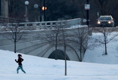 Snow slowing Chicago’s commute expected to persist through morning
