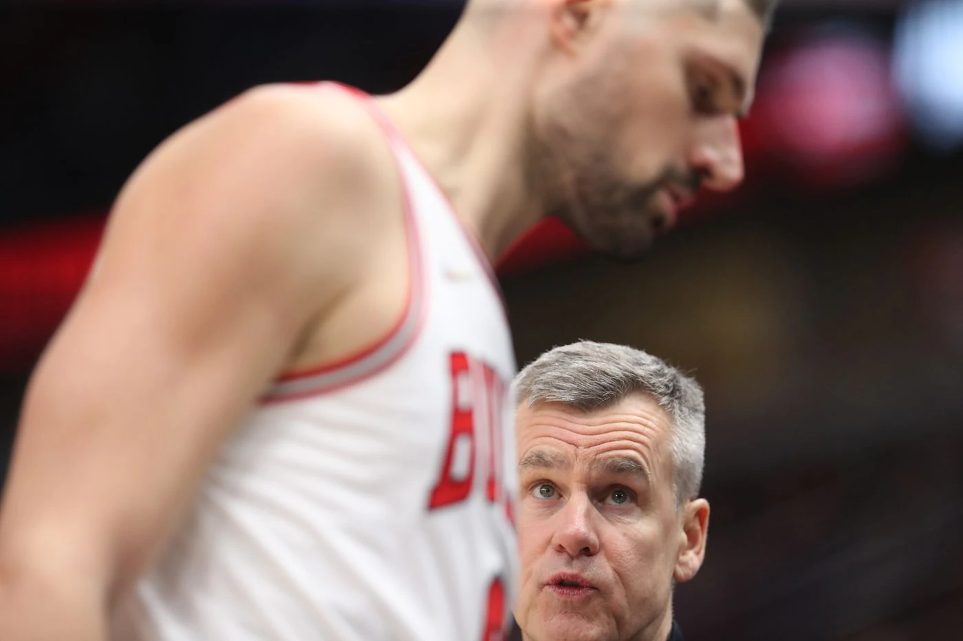 Chicago Bulls head coach Billy Donovan gives pointers to center Nikola Vucevic (9) in the third quarter against the Golden State Warriors at United Center on Jan. 14, 2022, in Chicago.