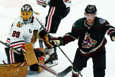 Chicago Blackhawks hold a players-only meeting after losing their 6th straight, a 6-4 defeat to the NHL-worst Arizona Coyotes. Here are 5 takeaways from the game.