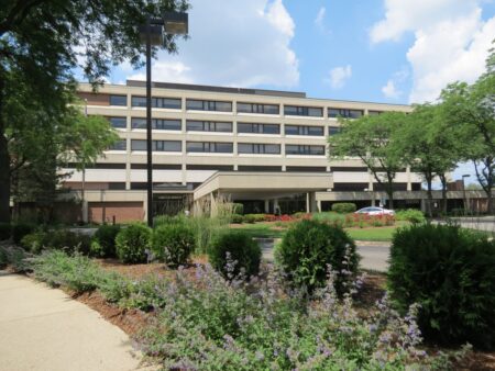 Under strain, UChicago Medicine Ingalls hospital gets medical workers from federal government