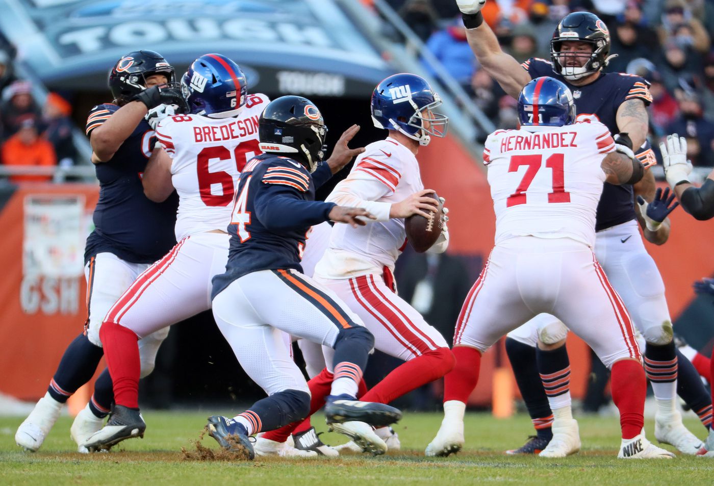 Bears outside linebacker Robert Quinn sacks Giants quarterback Mike Glennon and forces a fumble in the 4th quarter at Soldier Fieeld on Jan. 2, 2022.