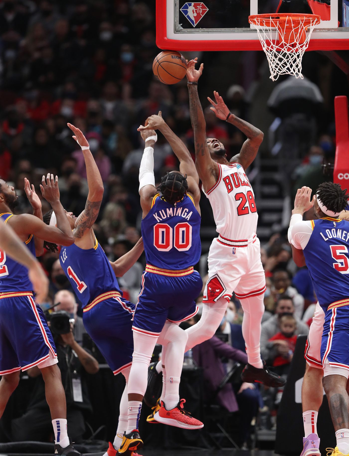 Golden State Warriors forward Jonathan Kuminga (00) blocks a shot attempt by Chicago Bulls forward Alfonzo McKinnie (28) in the third quarter at United Center on Jan. 14, 2022, in Chicago.