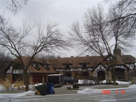 Oak Brook mansion once owned by former Blackhawks player Chris Chelios sells for $2.6M