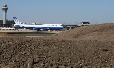 United posts $646 million loss, omicron casts shadow over 1Q