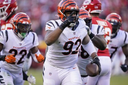 Cincinnati Bengals stun the Kansas City Chiefs 27-24 in overtime to advance to their 1st Super Bowl in 33 years