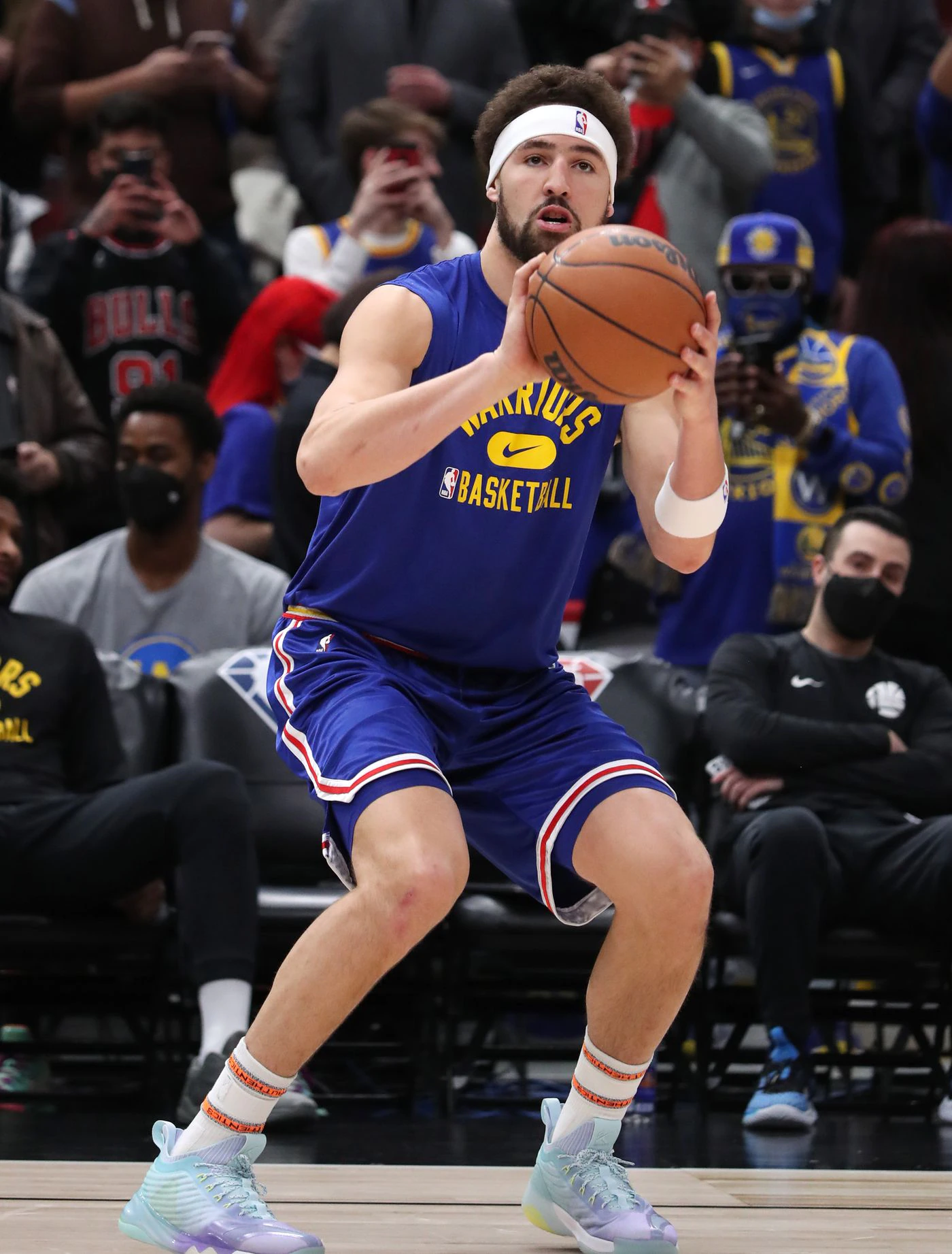 Golden State Warriors guard Klay Thompson (11) warms up before a game against the Chicago Bulls at United Center on Jan. 14, 2022, in Chicago.