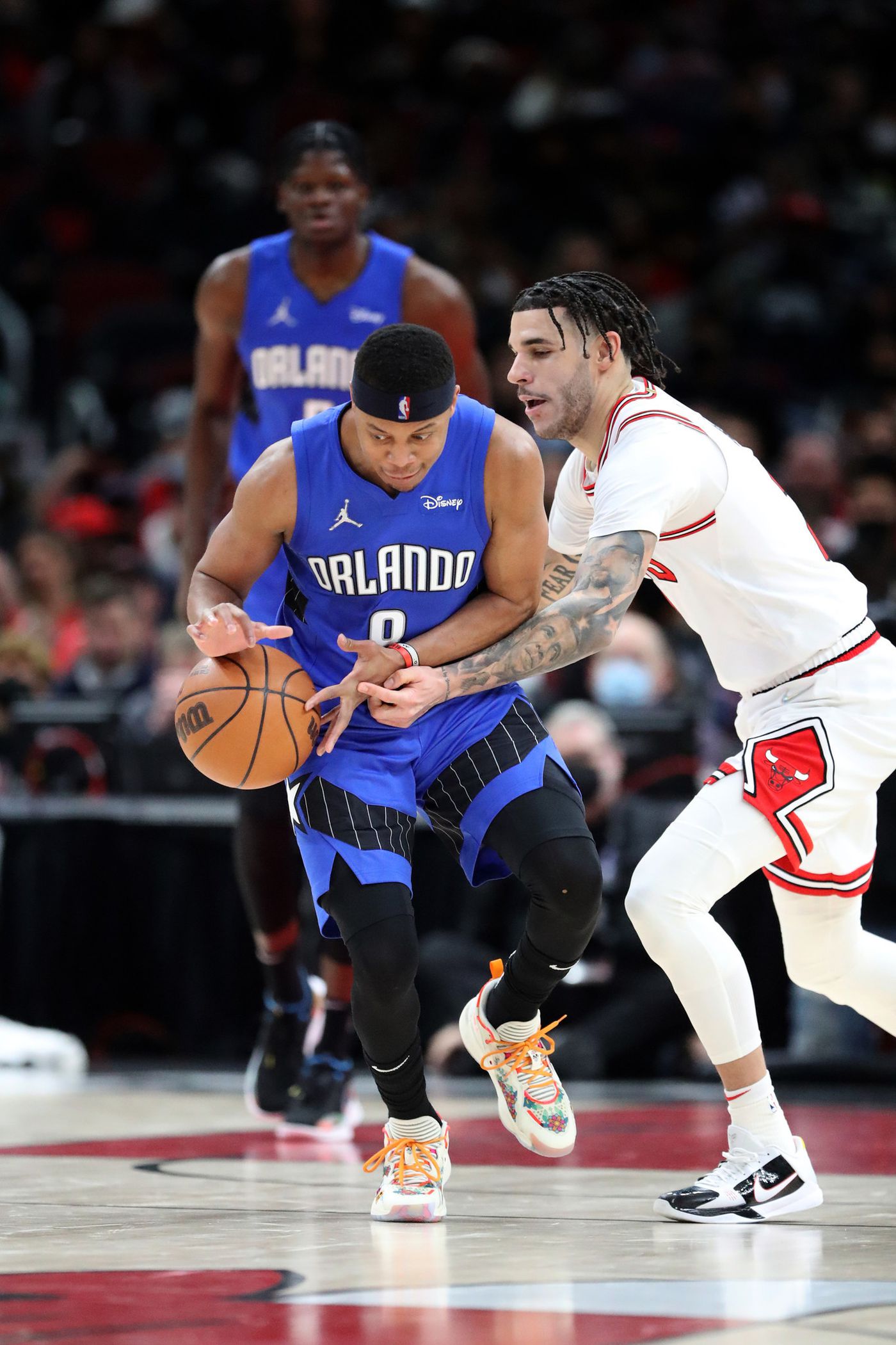 The Magic's Tim Frazier (8) tries to control the ball as Bulls guard Lonzo Ball (2) defends in the first half.