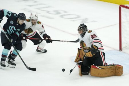 Chicago Blackhawks’ 4-game winning streak ends with a 3-2 shootout loss to the Seattle Kraken despite a banner night for Marc-André Fleury