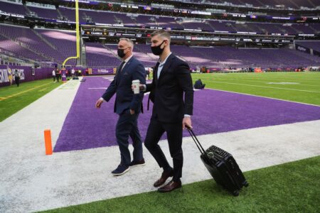 Column: When the ax swings at Halas Hall this week, which Bears leaders will be left standing? For now, Chicago must wait.