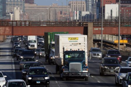 Chicago ranks 3rd in US in deaths and health costs related to diesel pollution, analysis shows