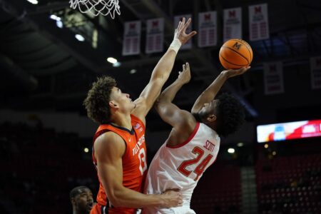 With Kofi Cockburn out, No. 17 Illinois falls to Maryland 81-65 for its 2nd loss in a row