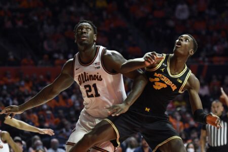 Kofi Cockburn scores 21 points to help Illinois improve to 6-0 in the Big Ten with a 68-53 win over Michigan