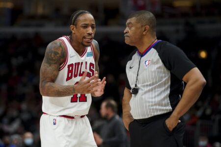Chicago Bulls hold off the Toronto Raptors 111-105 for their 2nd straight win, but a pattern of allowing 2nd-half comebacks continues