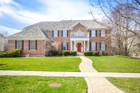 Former Chicago TV reporter Nancy Loo sells Fox River Grove home for $525,000