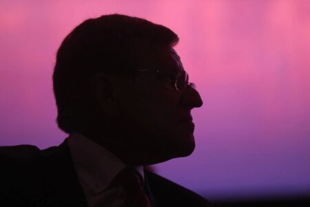 Column: Rocky Wirtz’s hostility — and refusal to answer questions about the 2010 scandal — shows the Chicago Blackhawks owner is a chip off the old block