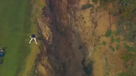 Jordan Spieth apologizes to family for taking terrifying shot inches from cliff drop: ‘Not worth it, to be honest’