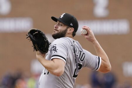 Chicago White Sox blow a 3-0 lead — and Lucas Giolito leaves with an injury — in a 5-4 loss to the Detroit Tigers