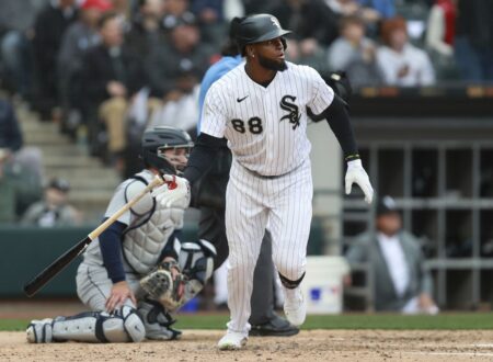 Luis Robert homers and scores twice as the Chicago White Sox win their home opener 3-2 against the Seattle Mariners