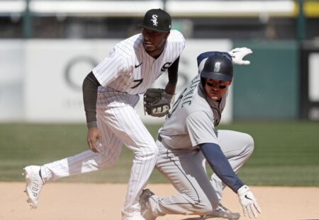 Chicago White Sox surrender 3 HRs and see their 4-game win streak end in a 5-1 loss to the Seattle Mariners