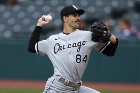Luis Robert going on the injured list is ‘a possibility’ after he leaves the Chicago White Sox loss with a groin strain