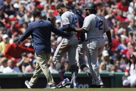 Byron Buxton suffers a right knee injury, the latest setback for the Minnesota Twins star