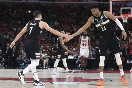Column: Grayson Allen feeds off the boos from Chicago Bulls fans — and his Milwaukee Bucks teammates — in a sizzling Game 4 performance