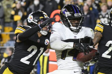 Green Bay Packers sign veteran Sammy Watkins to rebuild their receiving corps after trading Davante Adams