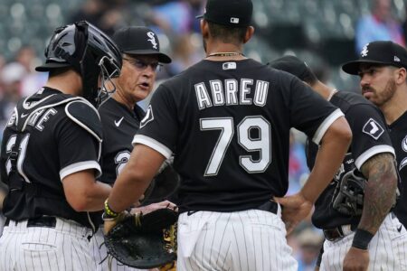 Column: Mood turns ugly for the Chicago White Sox as ‘Fire Tony’ chants ring out in a loss to the Texas Rangers
