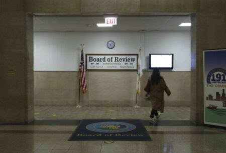 Cook County employee pleads guilty to accepting cash bribes in exchange for lower property tax assessments