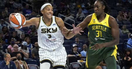 Chicago Sky win their 5th straight to clinch a WNBA playoff spot