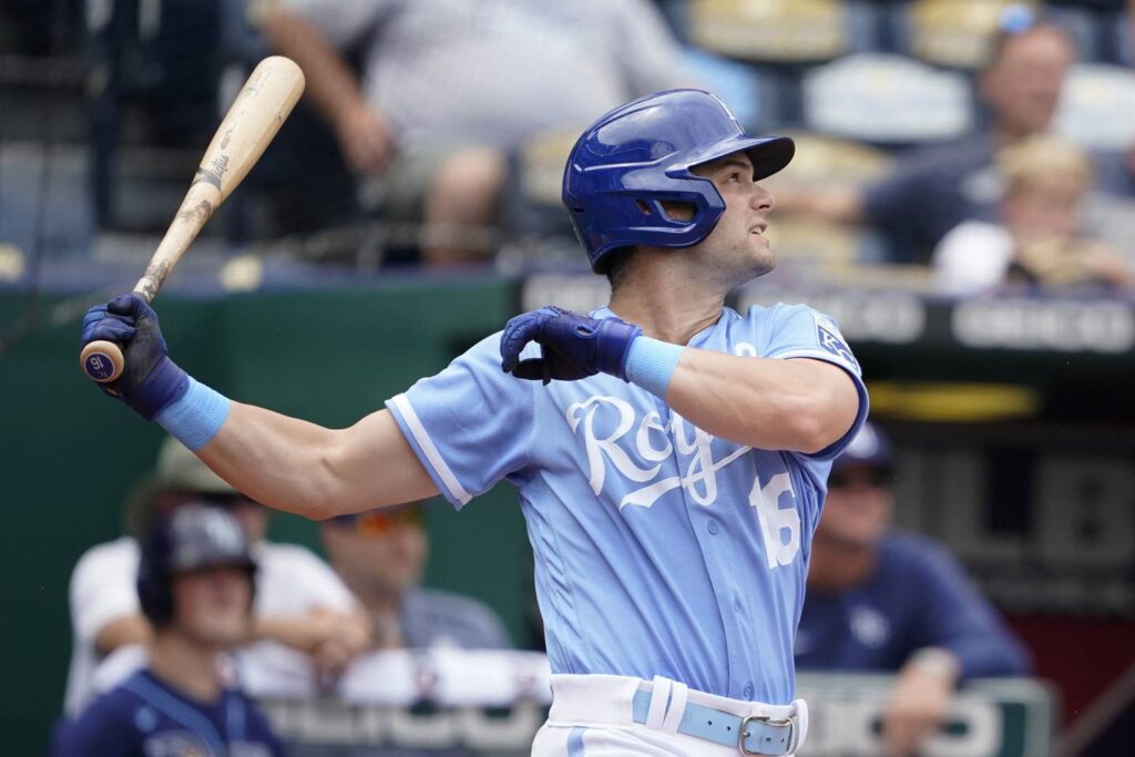 Yankees pick up Royals outfielder Andrew Benintendi