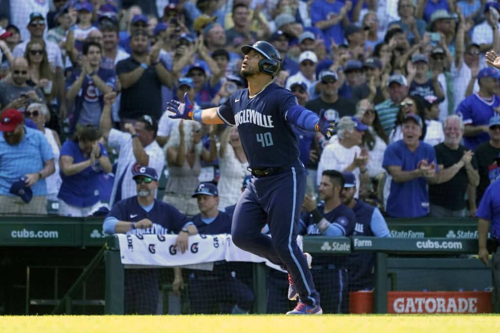 Chicago Cubs catcher Willson Contreras plays the hero in his ‘homecoming’ — and is ready to talk with Jed Hoyer at anytime