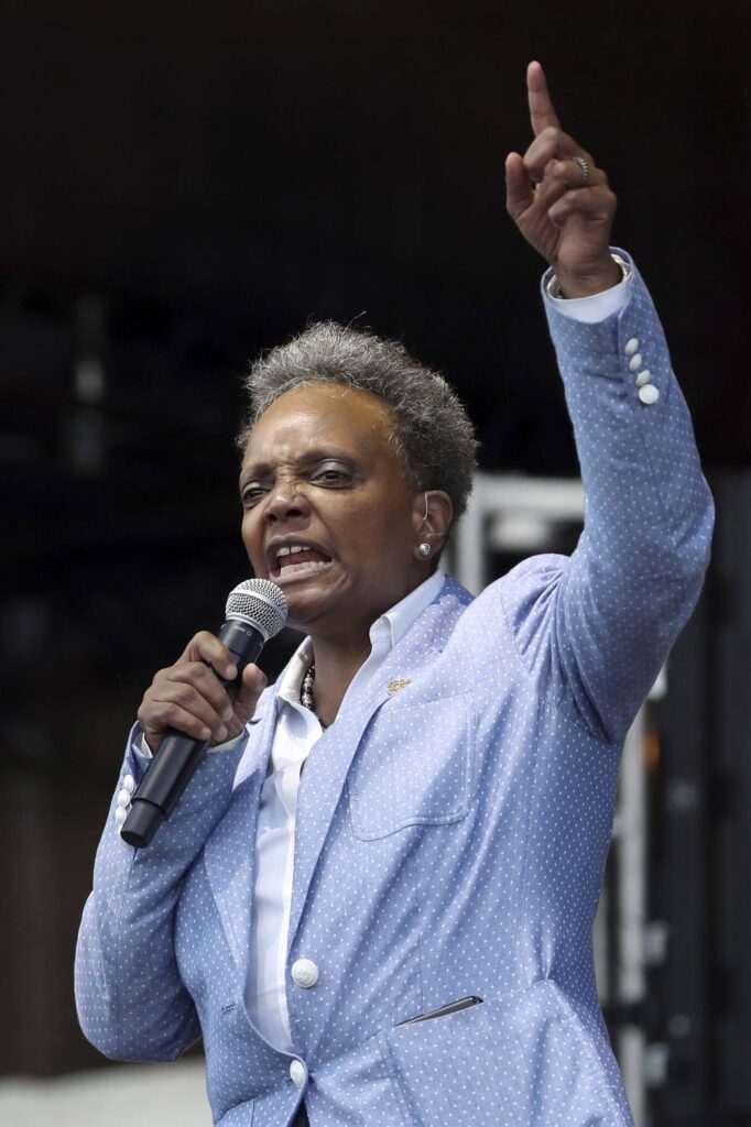 Agreement to keep Lollapalooza in Chicago calls for tighter rules on competing Grant Park music fests and raises the number of fans allowed