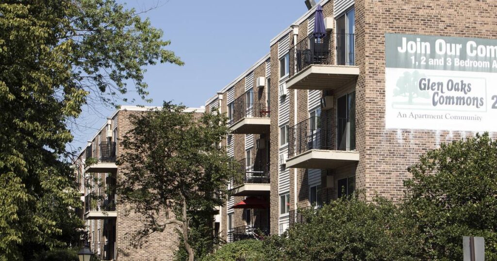 Glen Oaks Commons in Des Plaines changes hands as rising suburban rents bring in new apartment investors