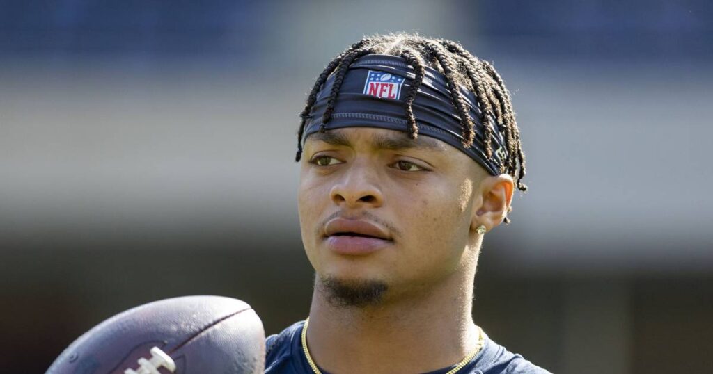 What does Justin Fields truly have to gain from playing in the Chicago Bears preseason finale? Looking at the pros and cons.