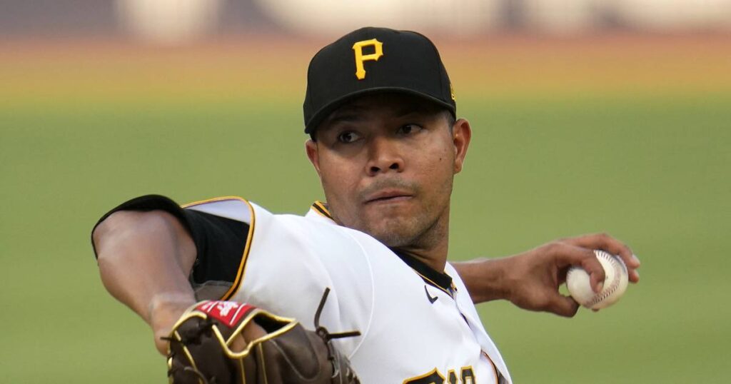 St. Louis Cardinals acquire José Quintana from the Pittsburgh Pirates