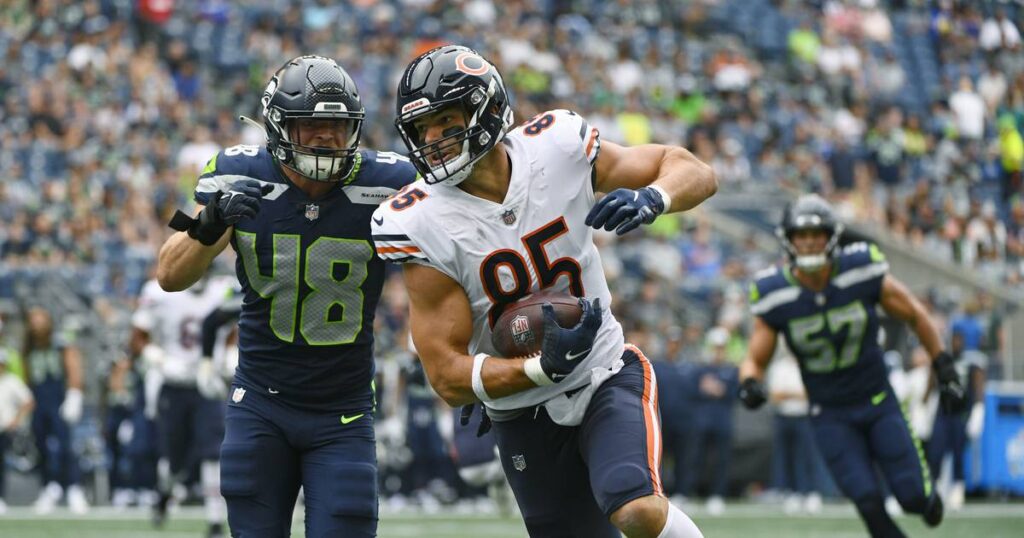 Justin Fields’ connection with Cole Kmet highlights a short night for the Chicago Bears first-team offense