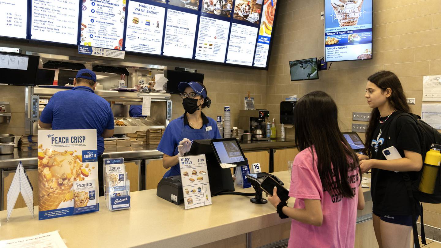 Chicagoans adjust dining habits to take bite out of food prices