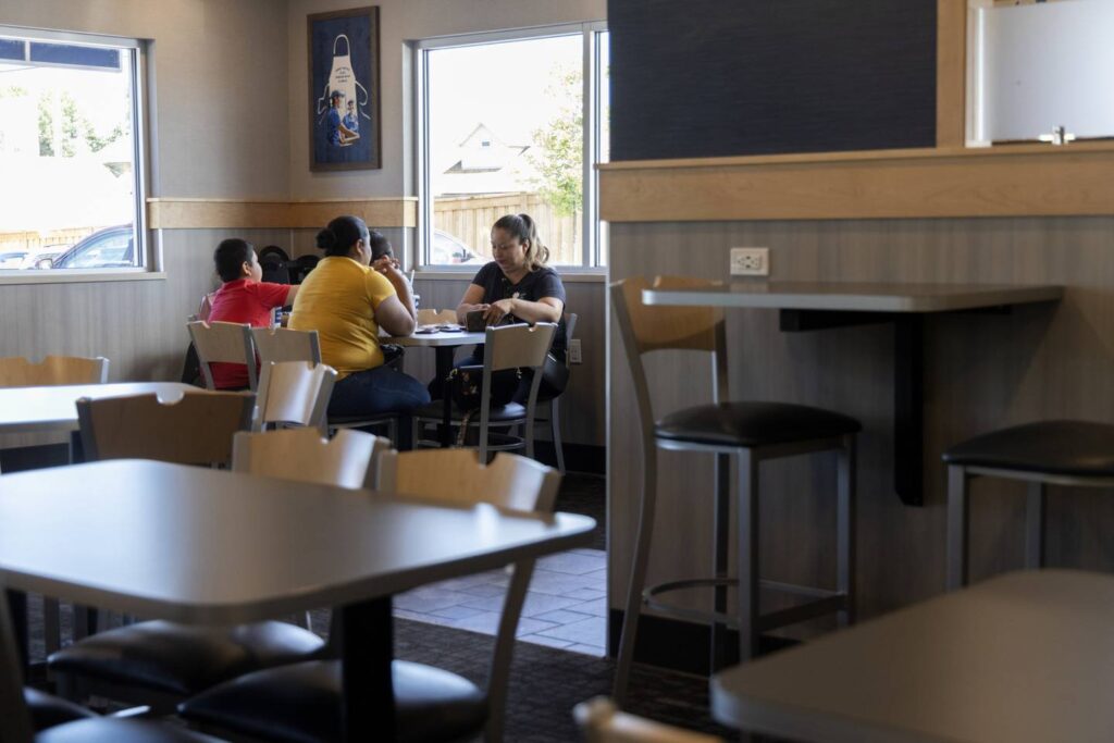 Chicagoans adjust dining habits to take bite out of food prices: ‘Life’s not as comfortable as it used to be’