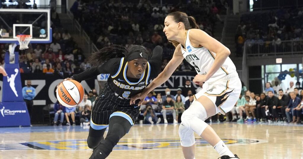 Chicago Sky force a decisive Game 3 with a lopsided 100-62 win over the New York Liberty