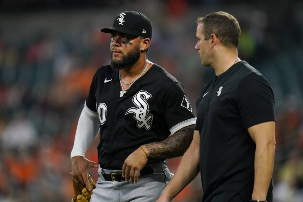 Chicago White Sox try to turn the page after a ‘very difficult’ loss — but Luis Robert and Yoán Moncada sit out with injuries