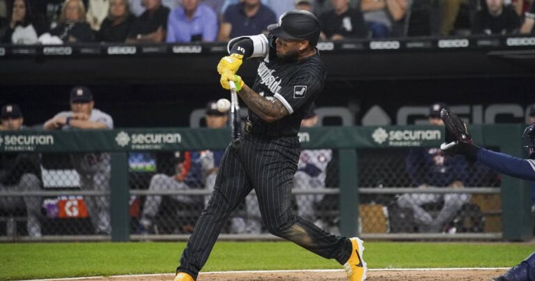 Yoán Moncada comes through again in the 8th as the Chicago White Sox rally to beat the Houston Astros 4-3