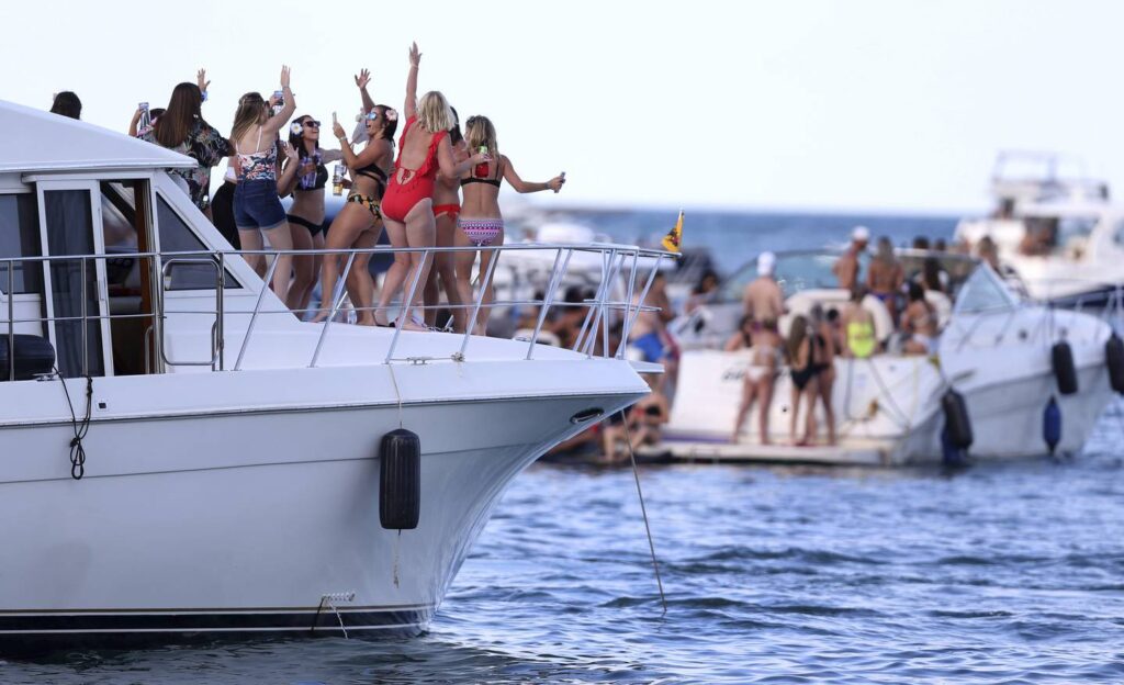 Woman faces double leg amputation after Chicago ‘Playpen’ boat accident