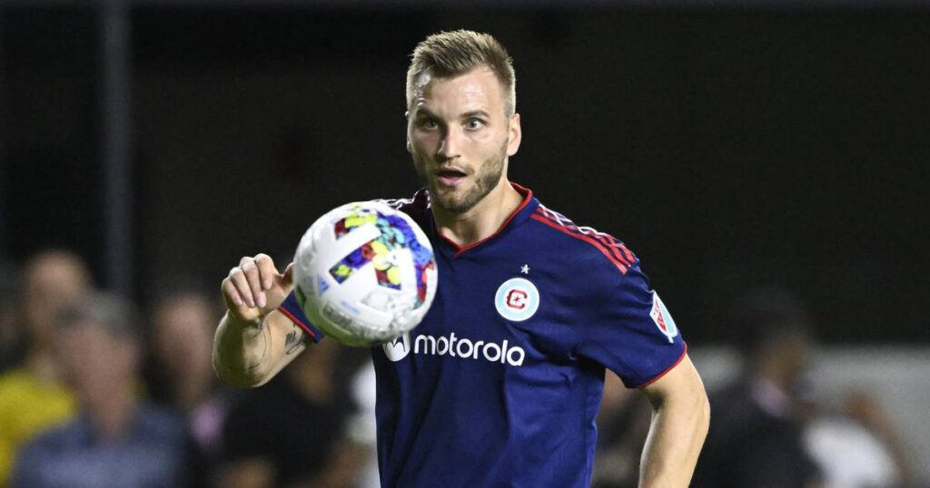 Chicago Fire edge Charlotte FC 3-2 behind Kacper Przybyłko’s 2 goals, extending their unbeaten streak to 5