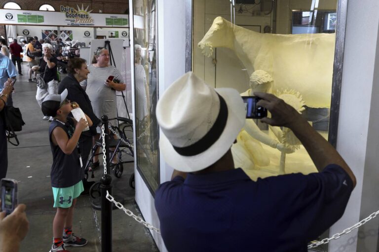 Illinois, behold: Your 700-pound state fair butter cow is here.