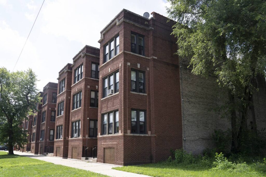 New York investor continues to expand Chicago footprint, buys 167-unit complex in Englewood